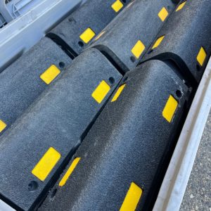 Coin bouclier dangle caoutchouc