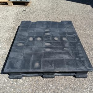 Palette plastique noir 115x115 cm a fond plein occasion scaled