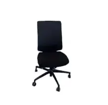 chaise noire e1757598252782