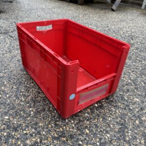 Caisse plastique rouge scaled